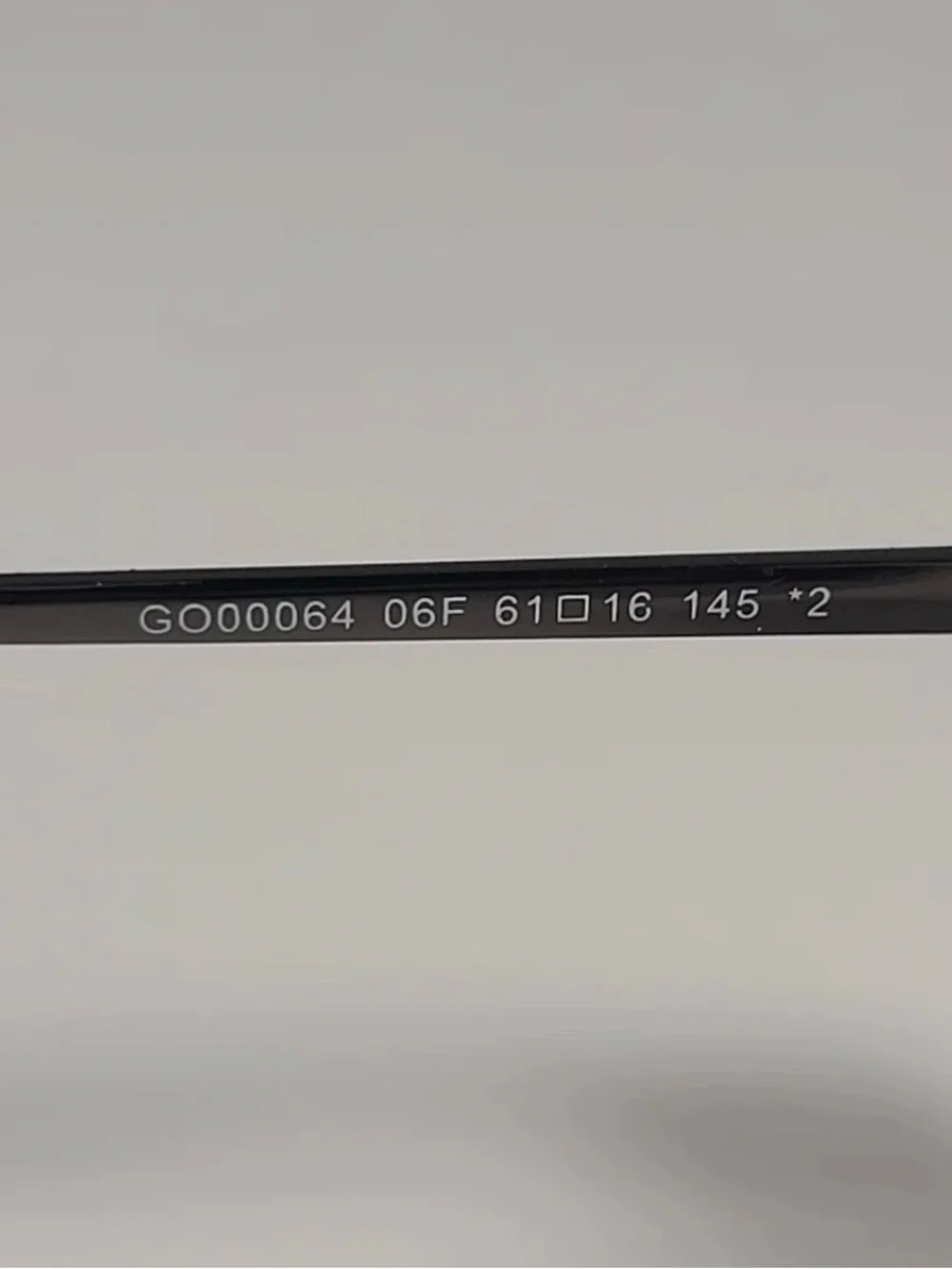 Guess GO00064 06F Pilot Sunglasses Gunmetal Frame Smoke Gradient Lens 61mm NWT